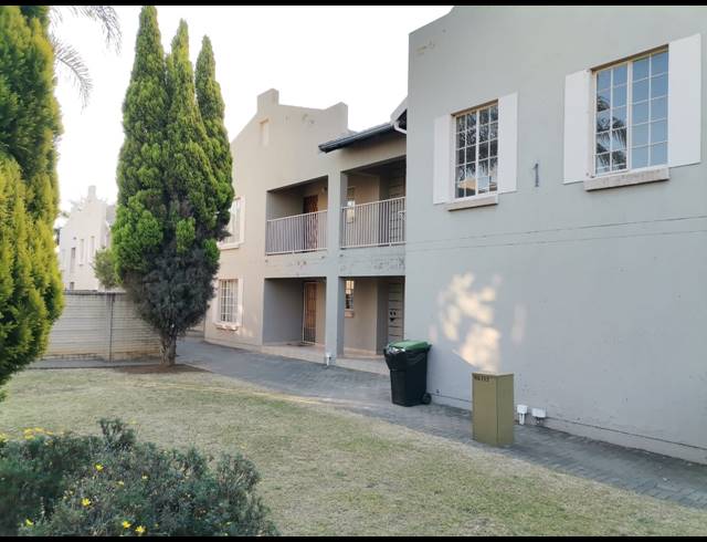 2 BEDROOM APARTMENT FOR SALE IN WATERVAL EAST